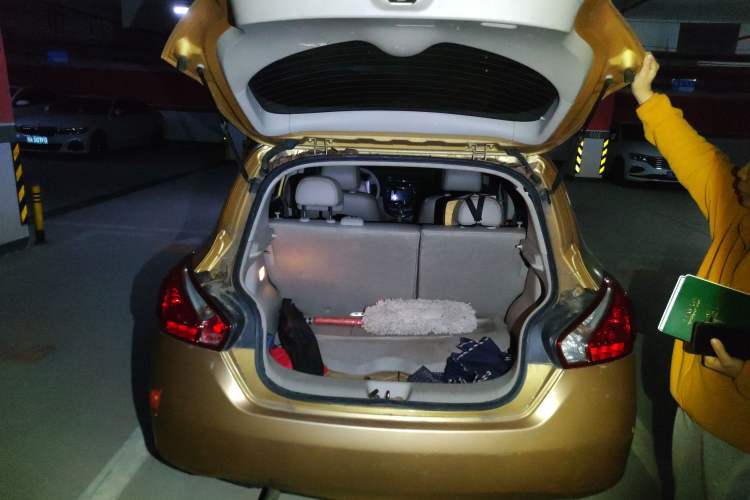 Used Nissan Tiida 2011 1.6L CVT Smart Version Trunk