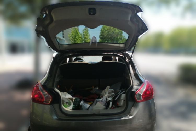 Used Nissan Tiida 2011 1.6L Manual Comfort Edition Trunk