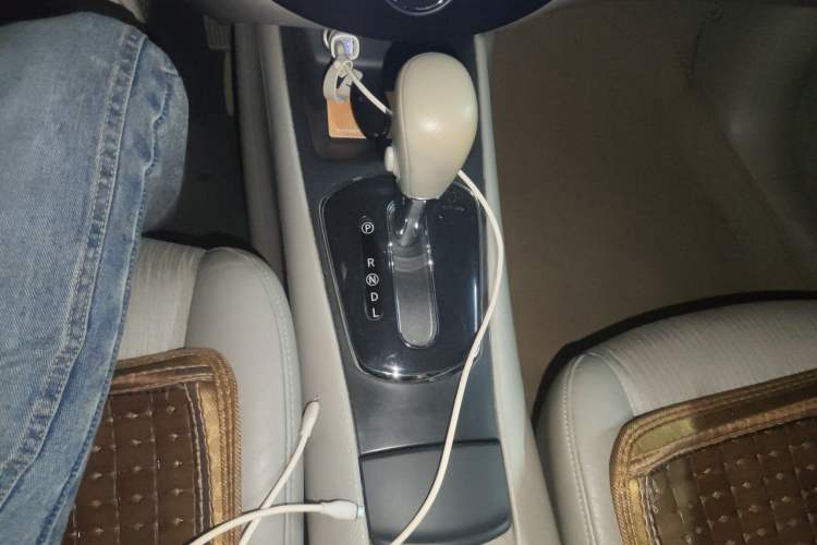 Used Nissan Tiida 2011 1.6L CVT Smart Version Gear Lever