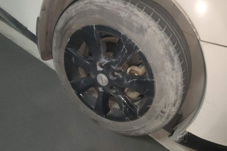 Used Nissan Tiida 2011 1.6L CVT Smart Version Right Front Wheel Hub