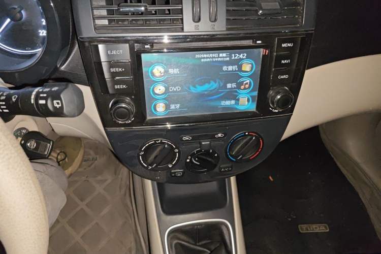 Used Nissan Tiida 2011 1.6L Manual Comfort Edition Audio And AC Panel