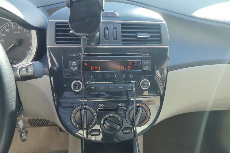 Used Nissan Tiida 2011 1.6L CVT Comfort Model Audio And AC Panel
