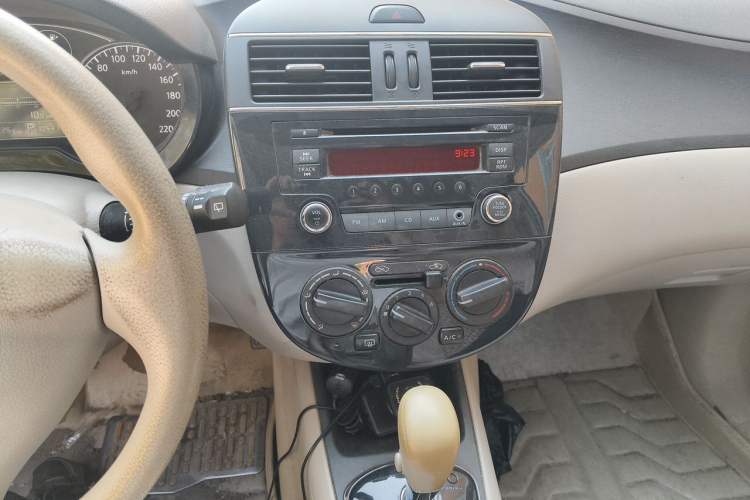 Used Nissan Tiida 2011 1.6L CVT Comfort Model Audio And AC Panel