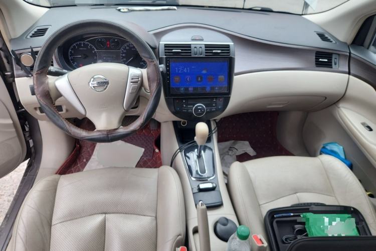 Used Nissan Tiida 2011 1.6L CVT Luxury Edition Center Console