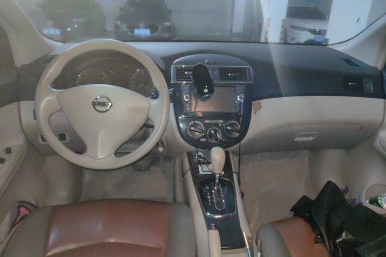 Used Nissan Tiida 2011 1.6L CVT Comfort Model Center Console