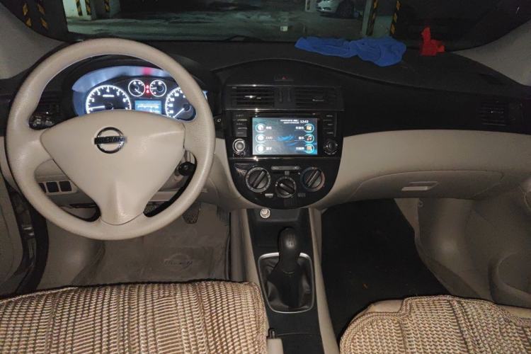 Used Nissan Tiida 2011 1.6L Manual Comfort Edition Center Console