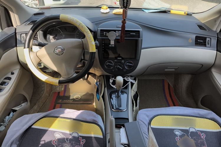 Used Nissan Tiida 2011 1.6L CVT Comfort Model Center Console