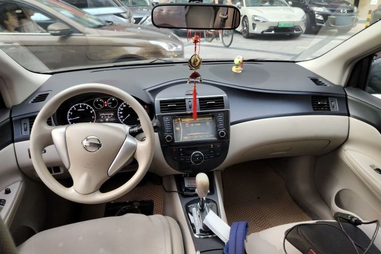 Used Nissan Tiida 2011 1.6L CVT Smart Version Center Console
