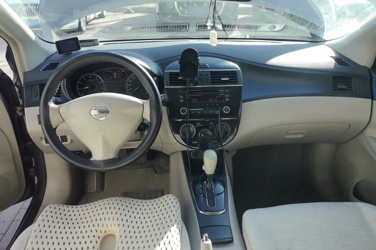 Used Nissan Tiida 2011 1.6L CVT Comfort Model Center Console
