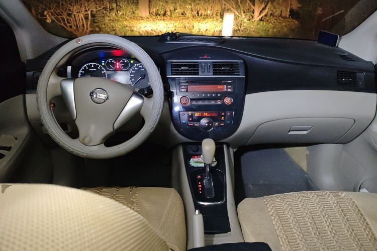 Used Nissan Tiida 2011 1.6L CVT Smart Version Center Console