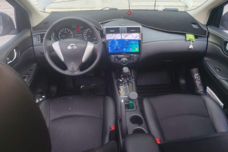 Used Nissan Tiida 2011 1.6L CVT Smart Version Center Console