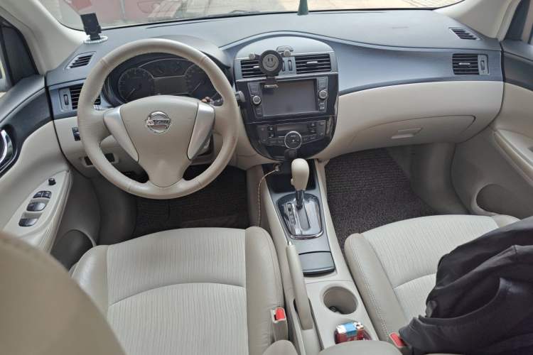Used Nissan Tiida 2011 1.6L CVT Smart Version Center Console