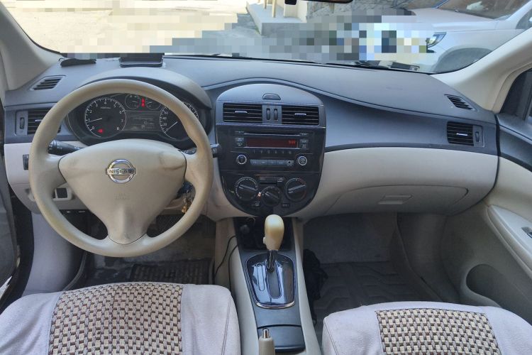 Used Nissan Tiida 2011 1.6L CVT Comfort Model Center Console