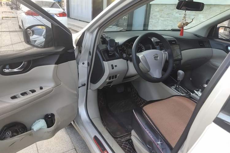 Used Nissan Tiida 2011 1.6L CVT Smart Version Driver Seat