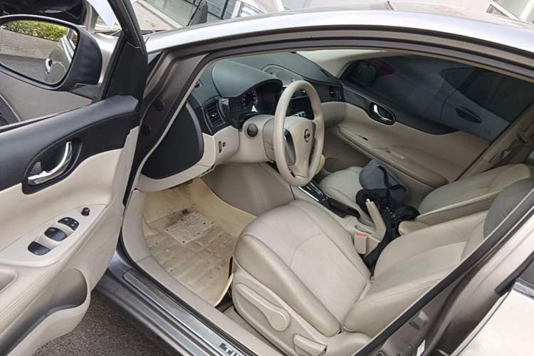 Used Nissan Tiida 2011 1.6L CVT Smart Version Driver Seat