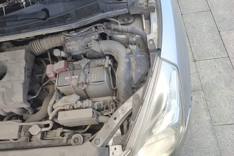 Used Nissan Tiida 2011 1.6L CVT Smart Version Engine Bay Left