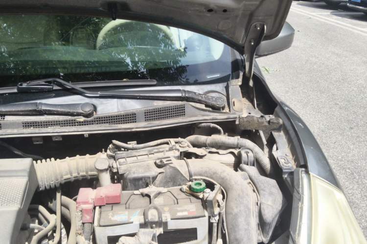 Used Nissan Tiida 2011 1.6L CVT Smart Version Engine Bay Left