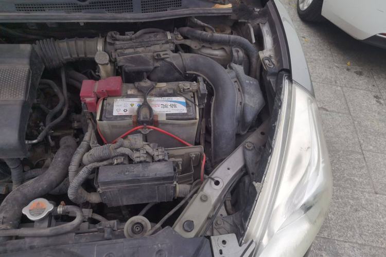 Used Nissan Tiida 2011 1.6L CVT Smart Version Engine Bay Left