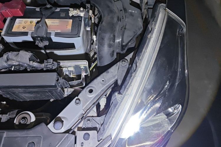 Used Nissan Tiida 2011 1.6L Manual Comfort Edition Engine Bay Left