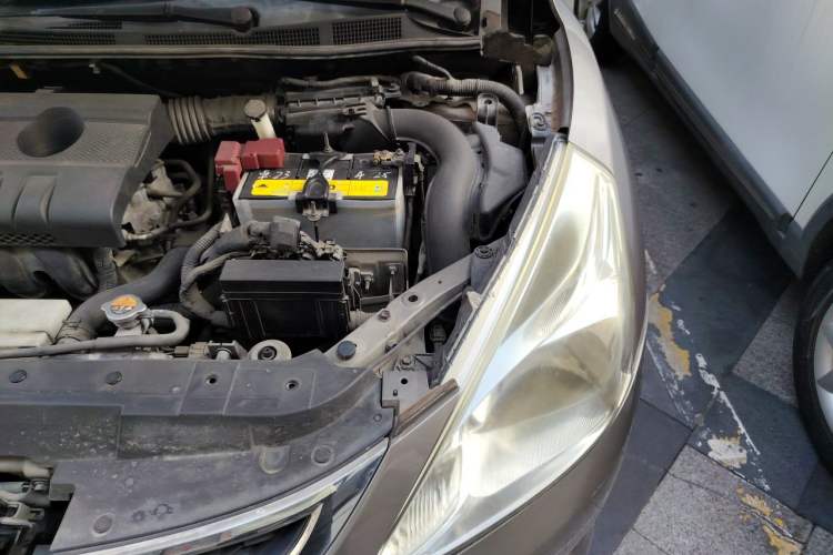 Used Nissan Tiida 2011 1.6L CVT Smart Version Engine Bay Left