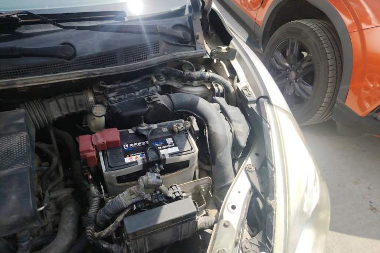 Used Nissan Tiida 2011 1.6L CVT Smart Version Engine Bay Left