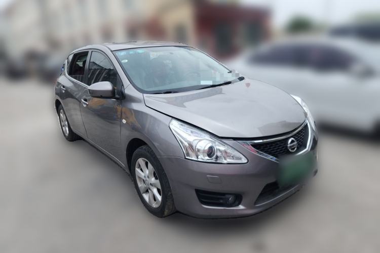 Used Nissan Tiida 2011 1.6L CVT Luxury Edition Front Right 45 Deg