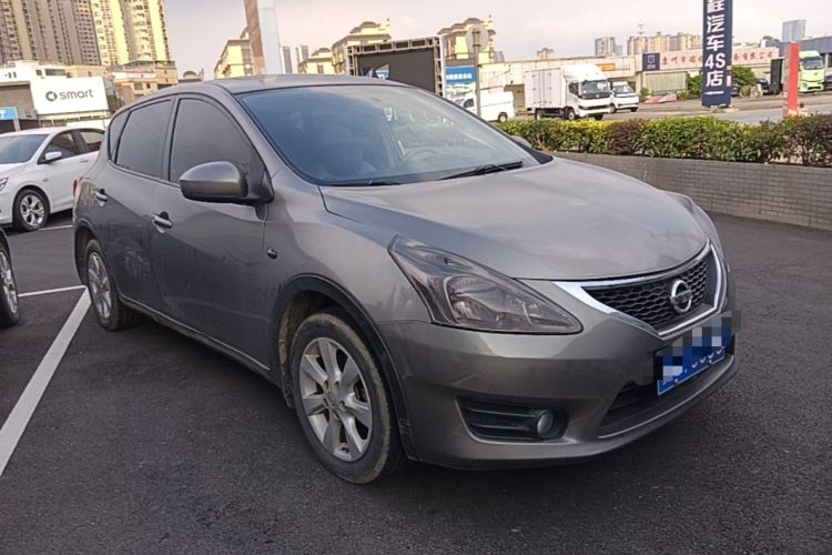 Used Nissan Tiida 2011 1.6L CVT Smart Version Front Right 45 Deg