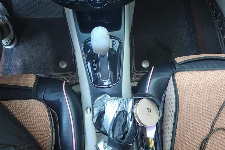 Used Nissan Tiida 2011 1.6L CVT Smart Version Gear Lever