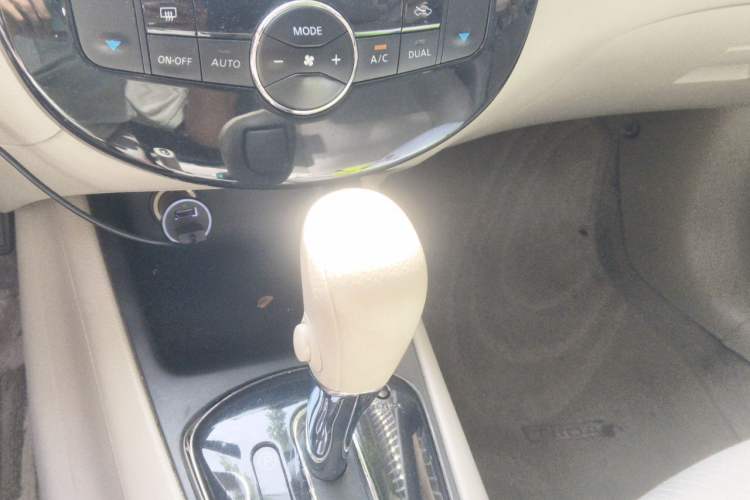 Used Nissan Tiida 2011 1.6L CVT Smart Version Gear Lever