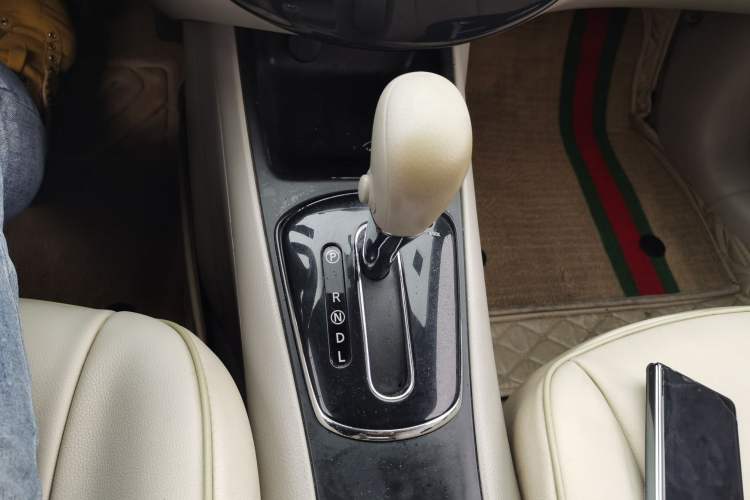 Used Nissan Tiida 2011 1.6L CVT Smart Version Gear Lever