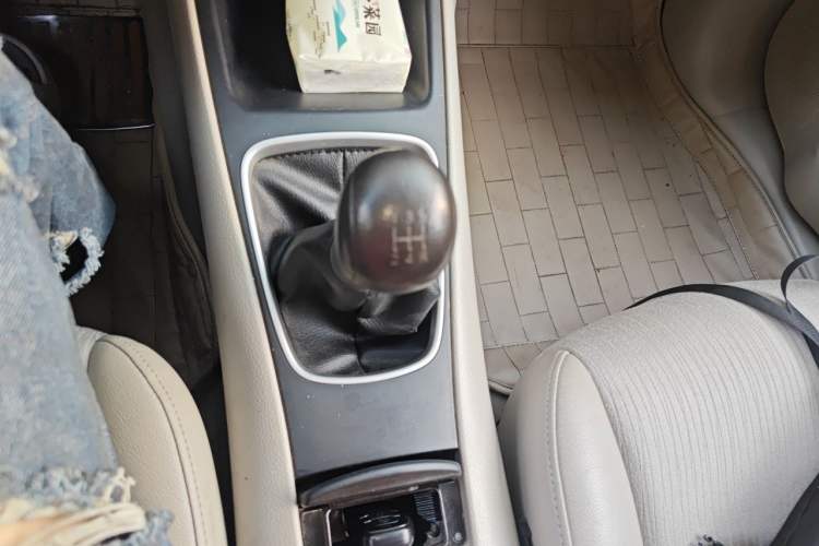 Used Nissan Tiida 2011 1.6L Manual Smart Version Gear Lever