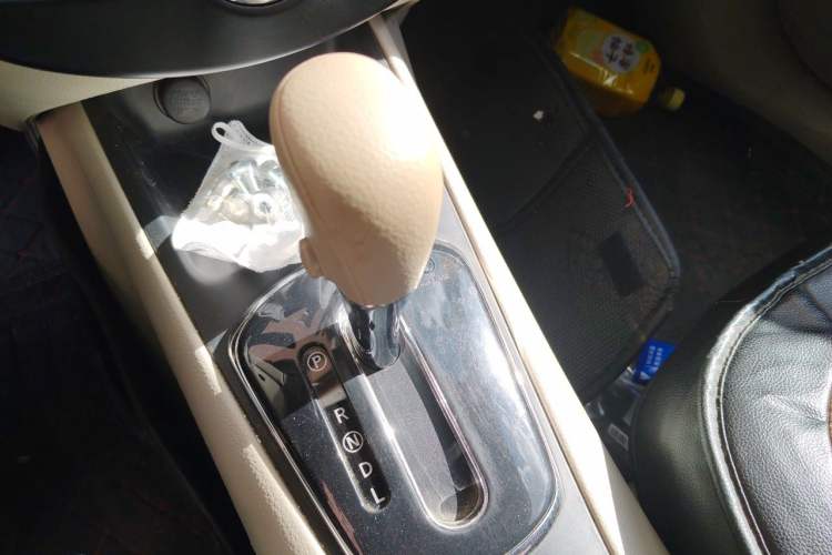 Used Nissan Tiida 2011 1.6L CVT Smart Version Gear Lever