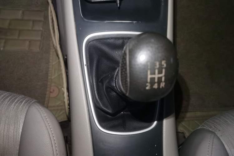 Used Nissan Tiida 2011 1.6L Manual Smart Version Gear Lever