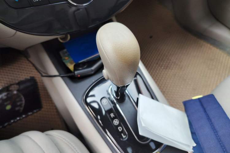 Used Nissan Tiida 2011 1.6L CVT Smart Version Gear Lever