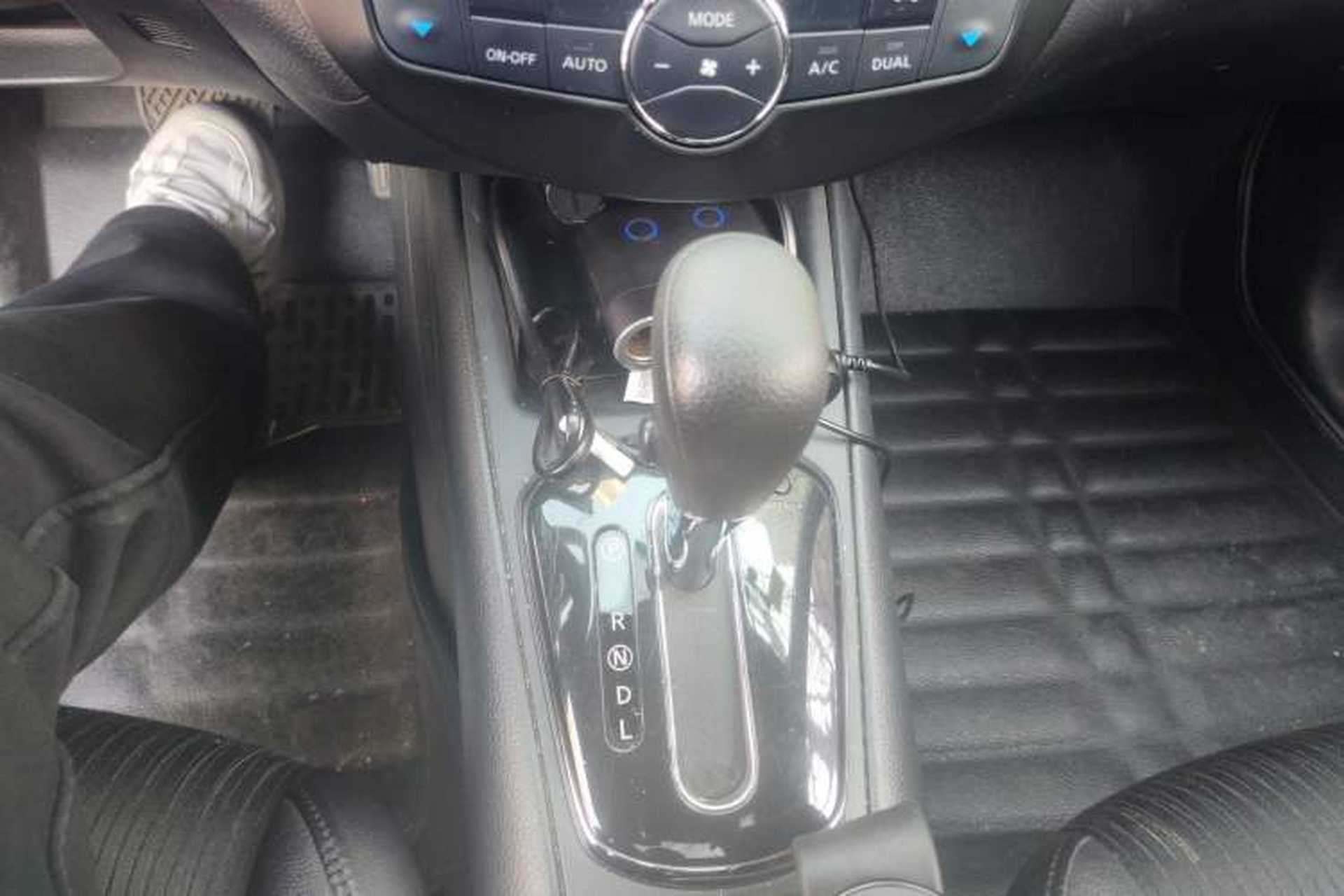 Used Nissan Tiida 2011 1.6L CVT Smart Version Gear Lever