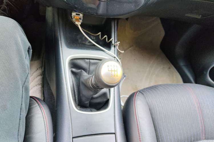 Used Nissan Tiida 2011 1.6T Manual Xuan Dong Edition Gear Lever