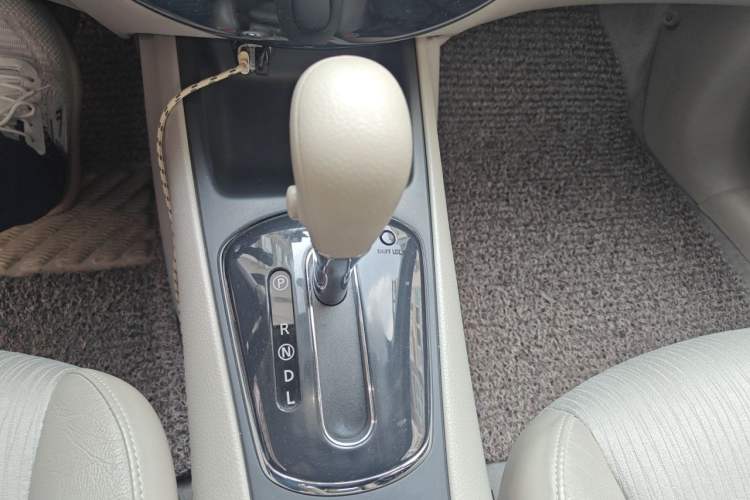 Used Nissan Tiida 2011 1.6L CVT Smart Version Gear Lever