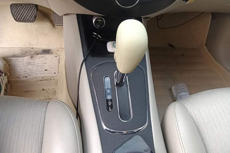 Used Nissan Tiida 2011 1.6L CVT Smart Version Gear Lever