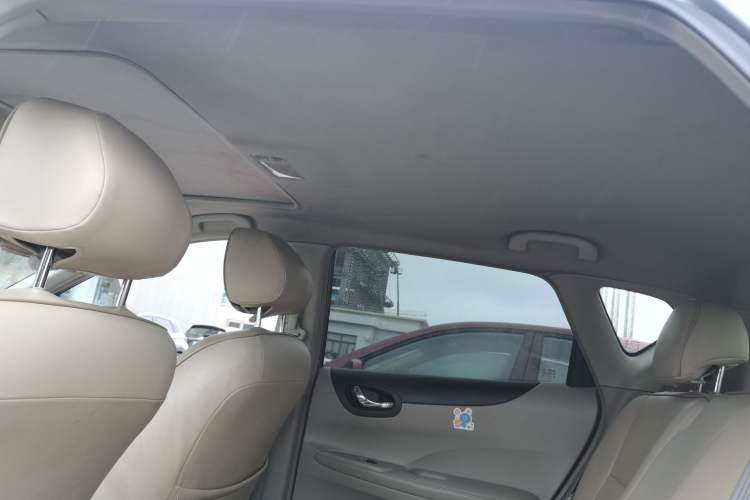 Used Nissan Tiida 2011 1.6L CVT Smart Version Headliner