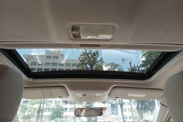 Used Nissan Tiida 2011 1.6L CVT Smart Version Headliner