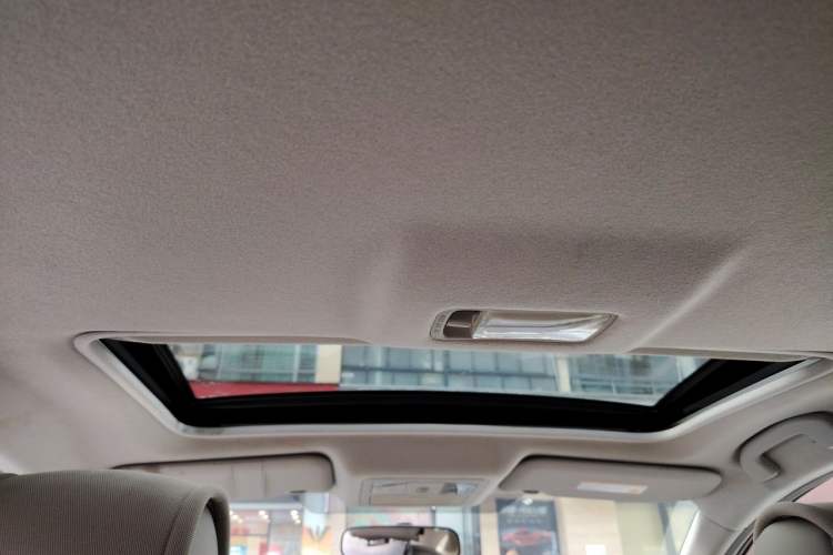 Used Nissan Tiida 2011 1.6L CVT Smart Version Headliner