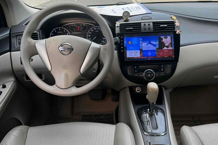 Used Nissan Tiida 2011 1.6L CVT Smart Version Interior 1