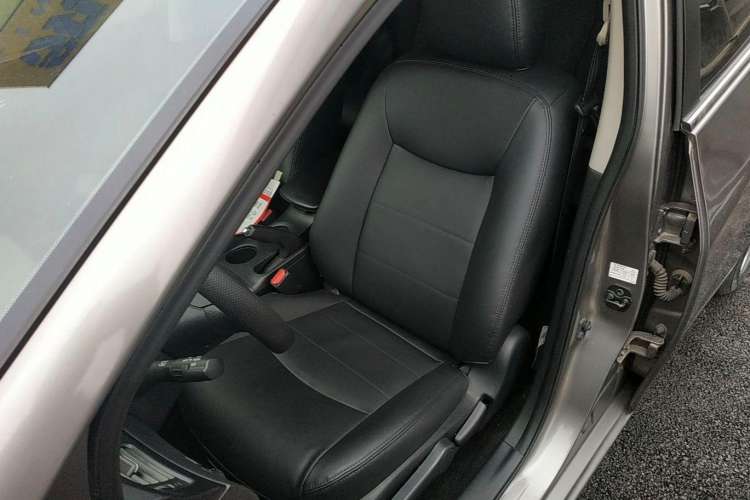 Used Nissan Tiida 2011 1.6L Manual Comfort Edition Interior 2