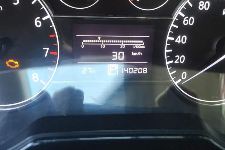 Used Nissan Tiida 2011 1.6L CVT Smart Version Odometer Close Up