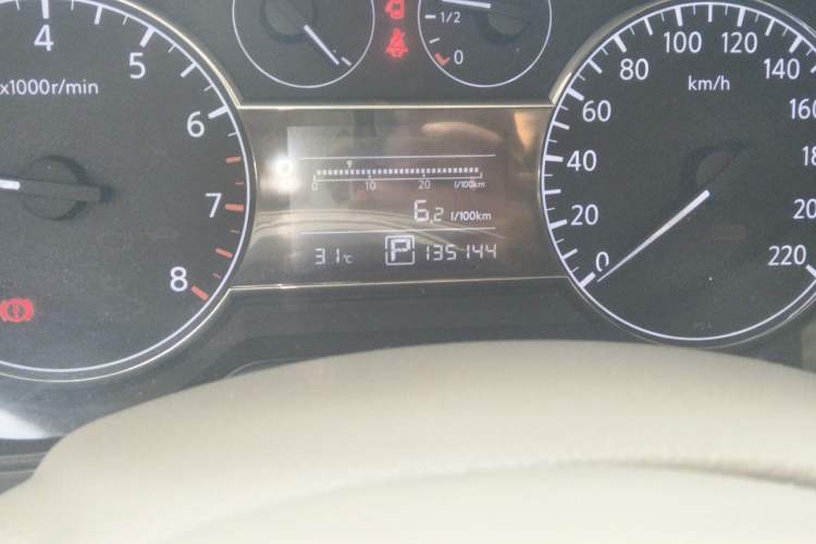 Used Nissan Tiida 2011 1.6L CVT Smart Version Odometer Close Up