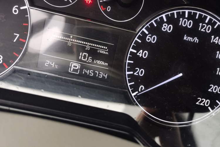 Used Nissan Tiida 2011 1.6L CVT Smart Version Odometer Close Up