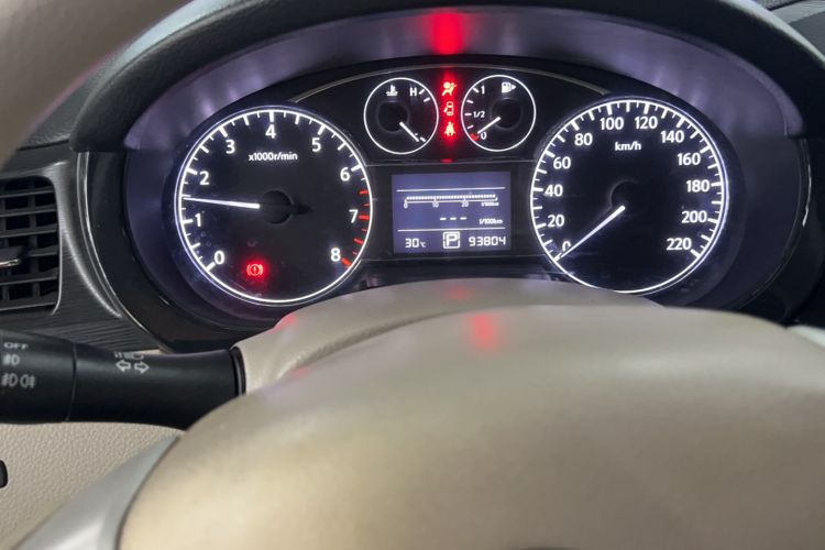 Used Nissan Tiida 2011 1.6L CVT Smart Version Odometer Close Up