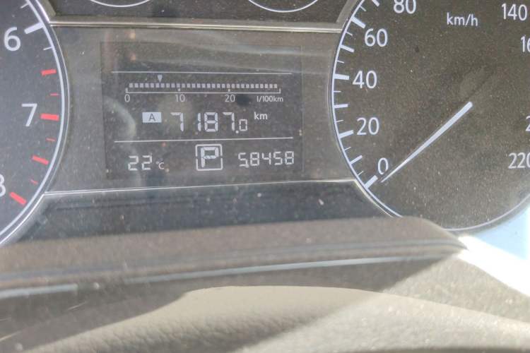 Used Nissan Tiida 2011 1.6L CVT Smart Version Odometer Close Up