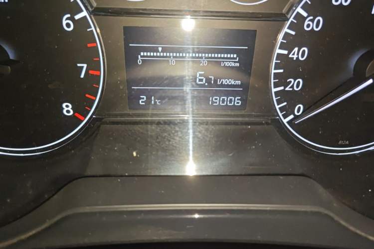 Used Nissan Tiida 2011 1.6L Manual Comfort Edition Odometer Close Up