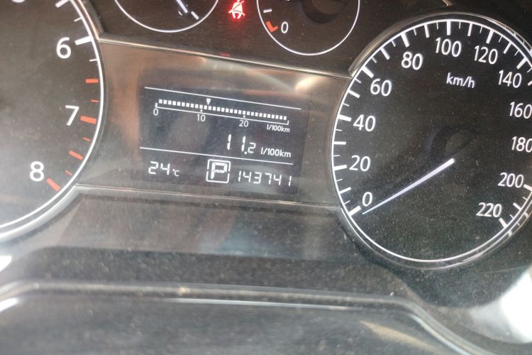Used Nissan Tiida 2011 1.6L CVT Smart Version Odometer Close Up